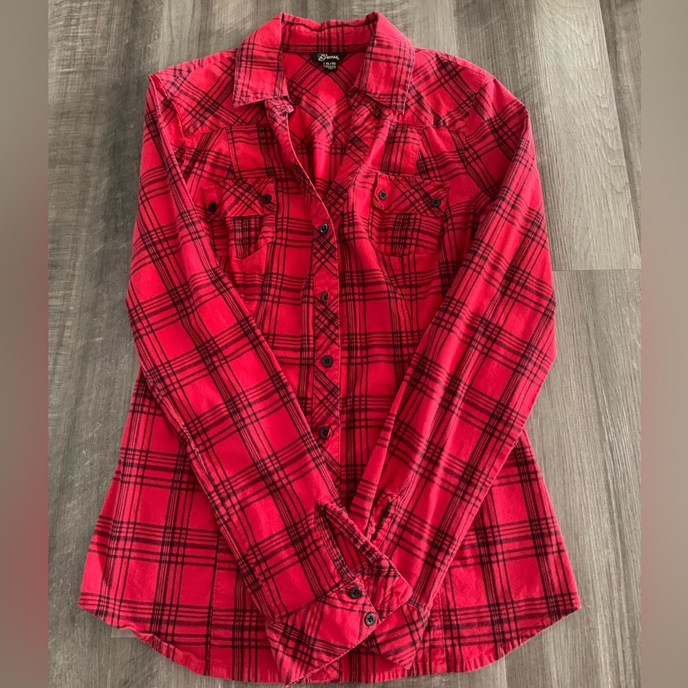 Women’s Guess Top - Size XL